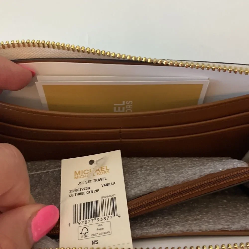 NWT Michael Kors Jet Set long Wallet- cream